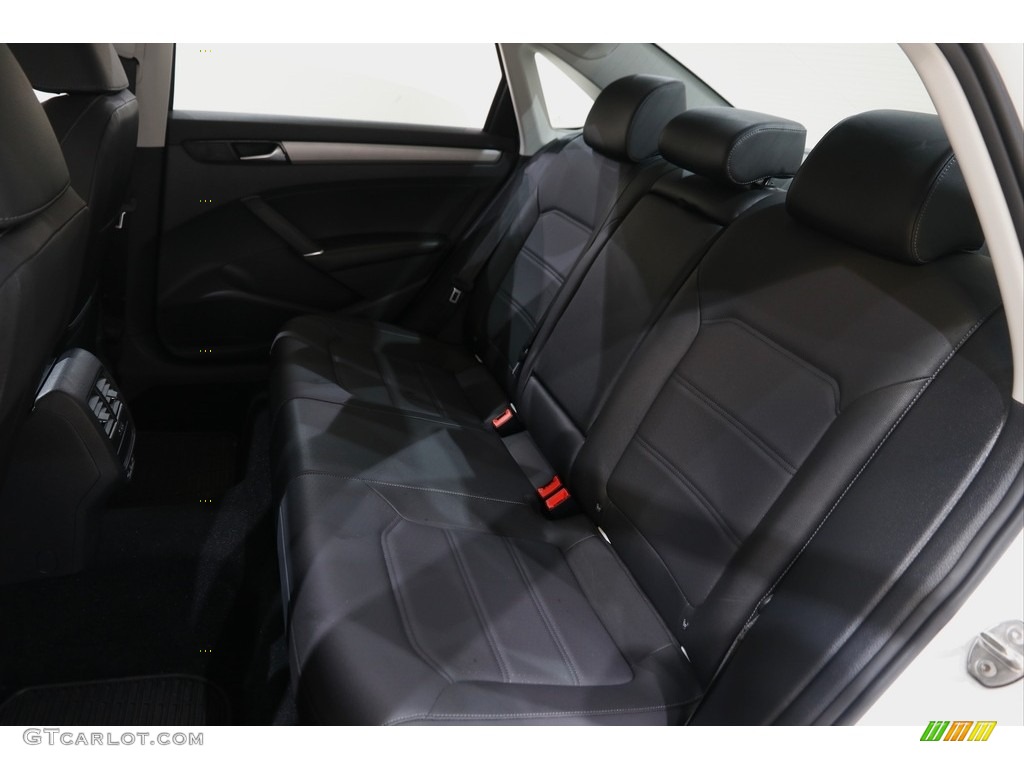 2021 Passat SE - Pure White / Titan Black photo #16