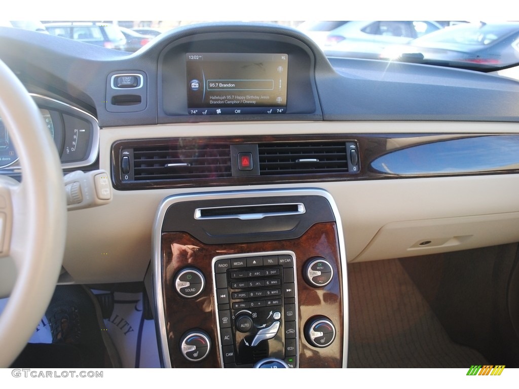 2015 Volvo XC70 T5 Drive-E Controls Photos