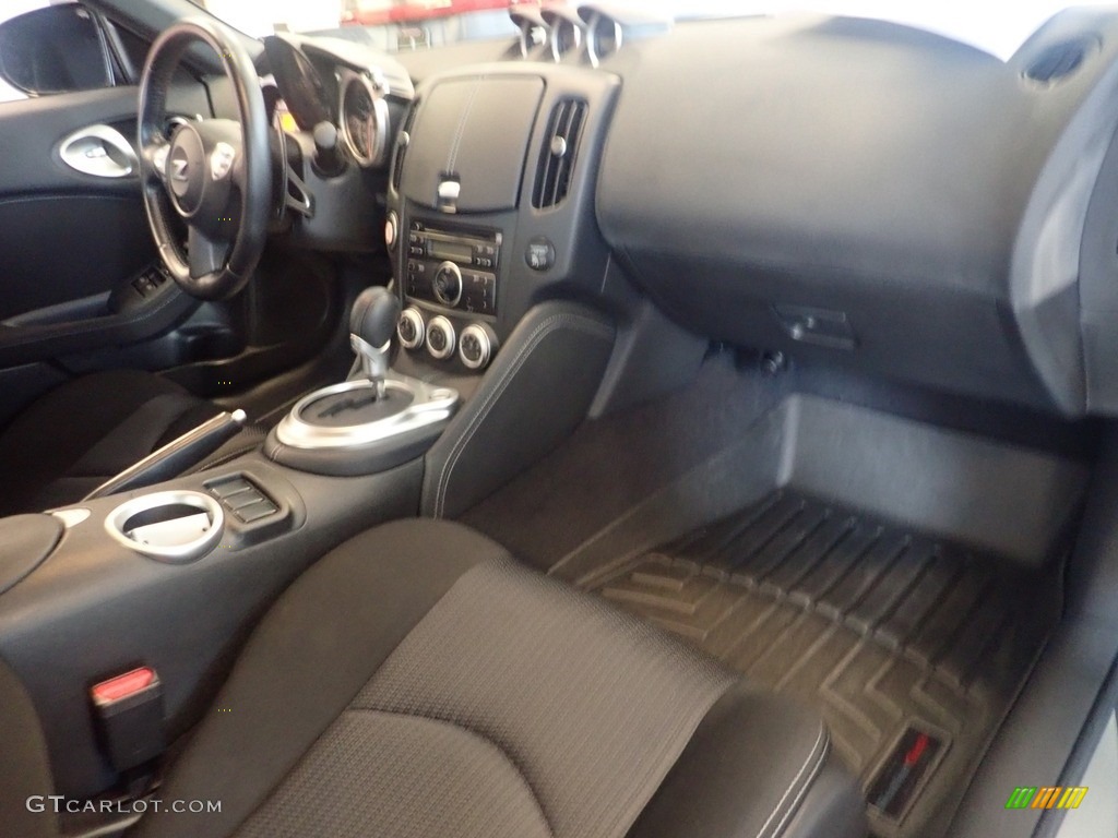 2010 Nissan 370Z Coupe Black Cloth Dashboard Photo #145261349
