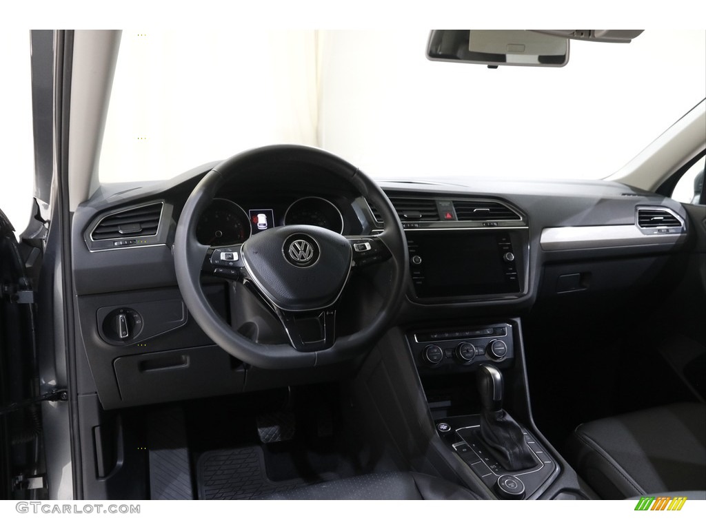 2020 Volkswagen Tiguan SE 4MOTION Titan Black Dashboard Photo #145261658