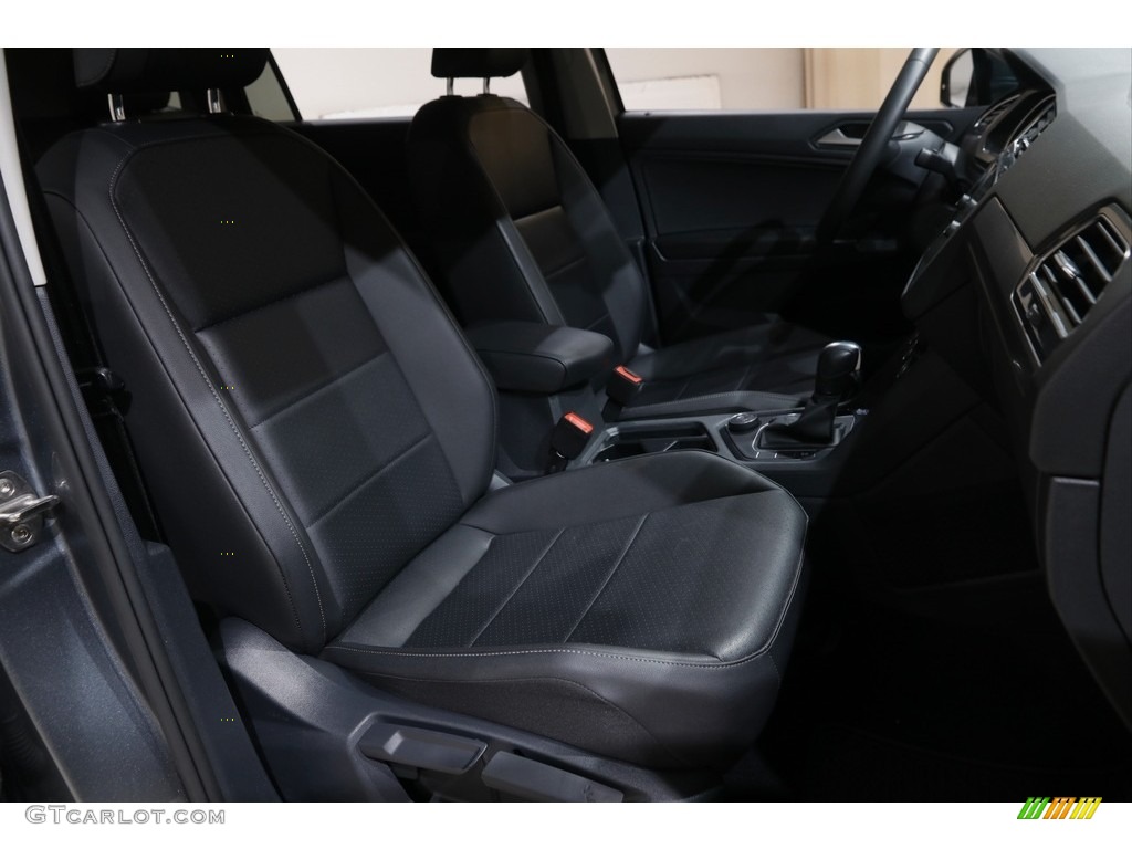 Titan Black Interior 2020 Volkswagen Tiguan SE 4MOTION Photo #145261802