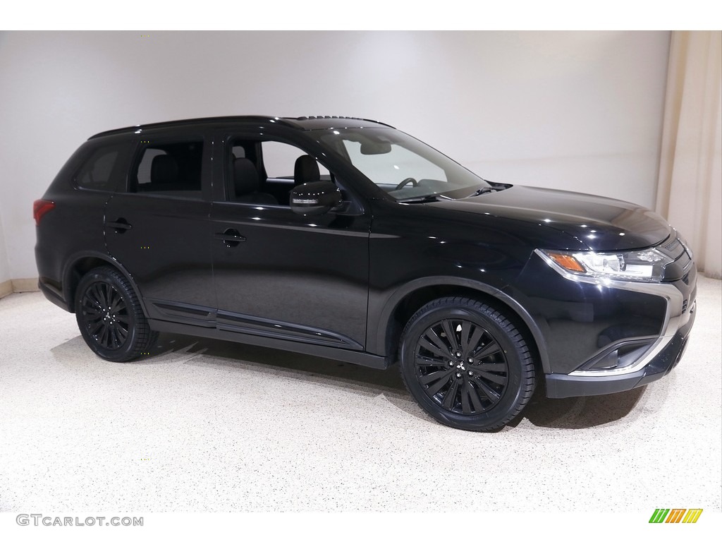 Labrador Black Metallic 2020 Mitsubishi Outlander LE Exterior Photo #145266349