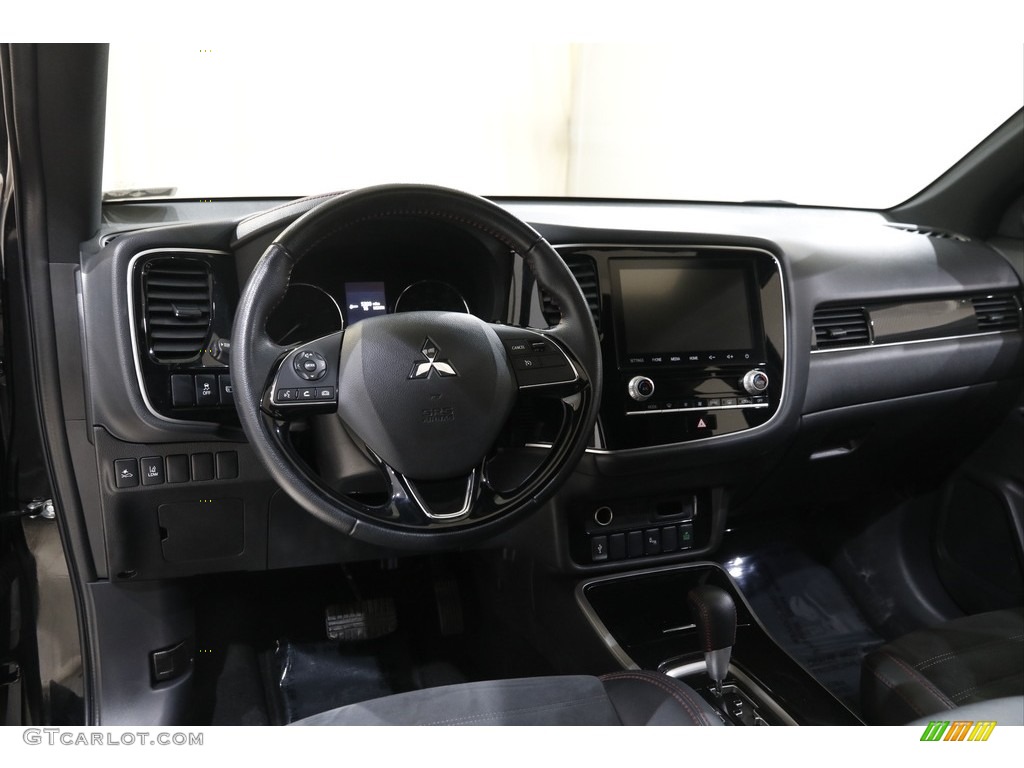2020 Mitsubishi Outlander LE Black Dashboard Photo #145266442
