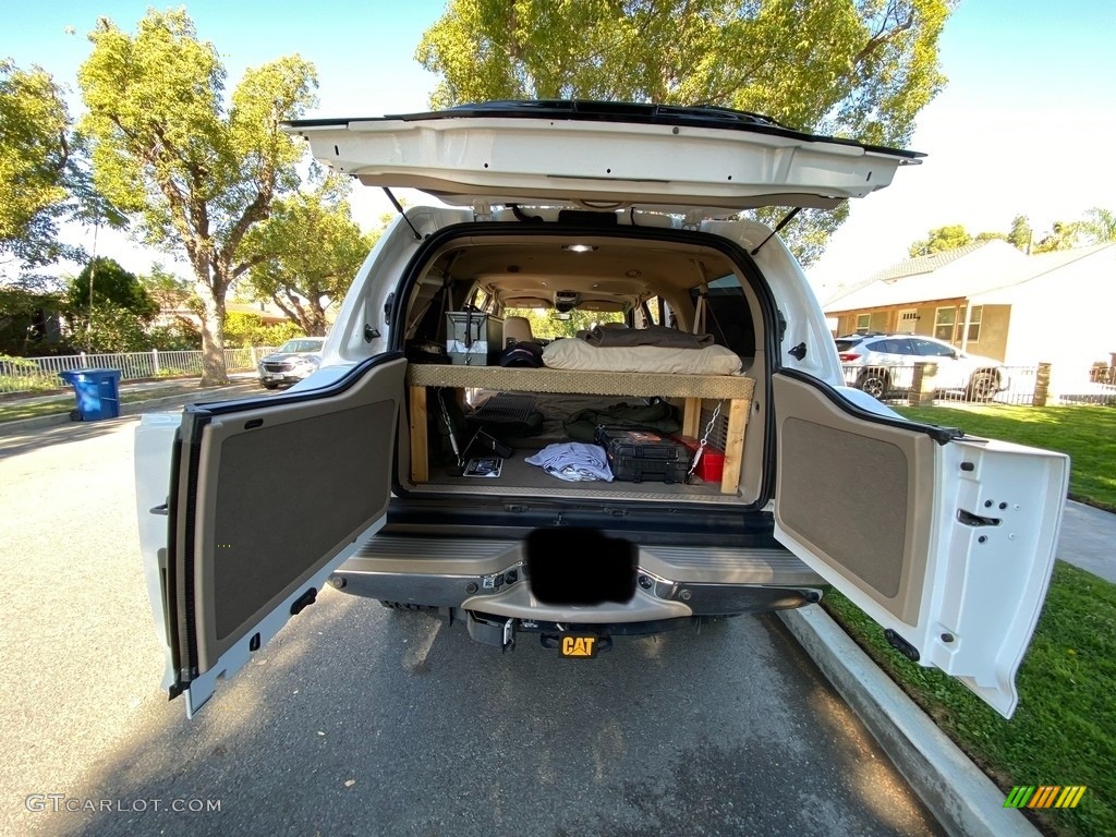 2002 Ford Excursion Limited 4x4 Trunk Photos