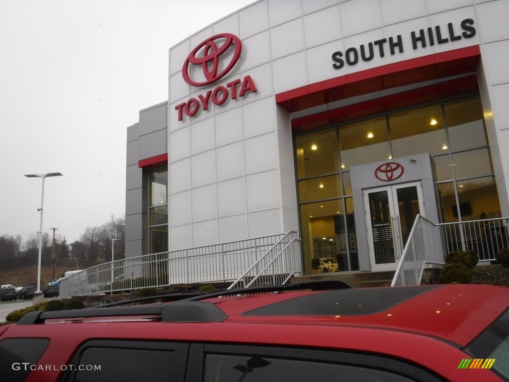 2022 4Runner TRD Off Road Premium 4x4 - Barcelona Red Metallic / Black/Graphite photo #3