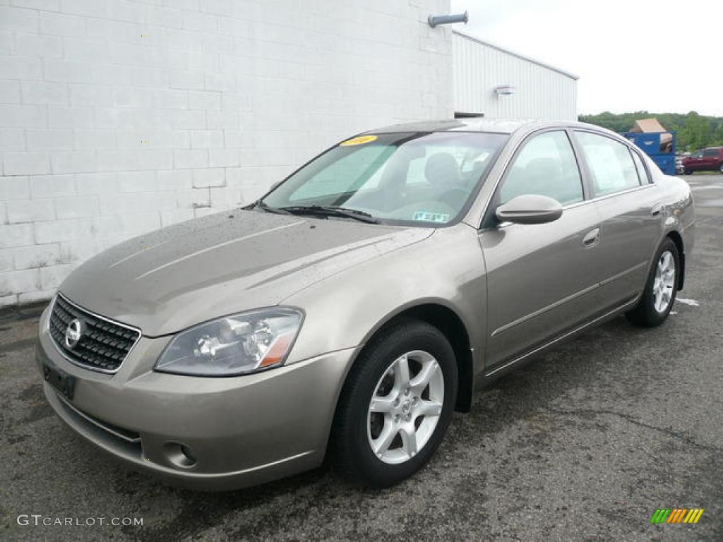 Polished Pewter Metallic Nissan Altima