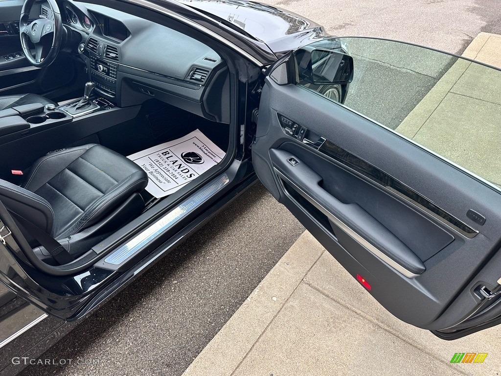 2011 E 350 Cabriolet - Obsidian Black Metallic / Black photo #46