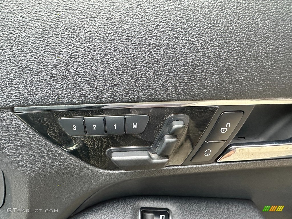 2011 E 350 Cabriolet - Obsidian Black Metallic / Black photo #47