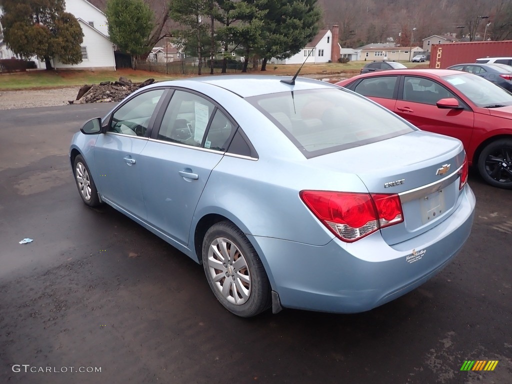 2011 Cruze LS - Imperial Blue Metallic / Jet Black/Medium Titanium photo #8