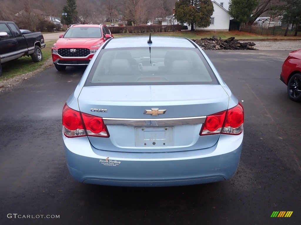 2011 Cruze LS - Imperial Blue Metallic / Jet Black/Medium Titanium photo #9