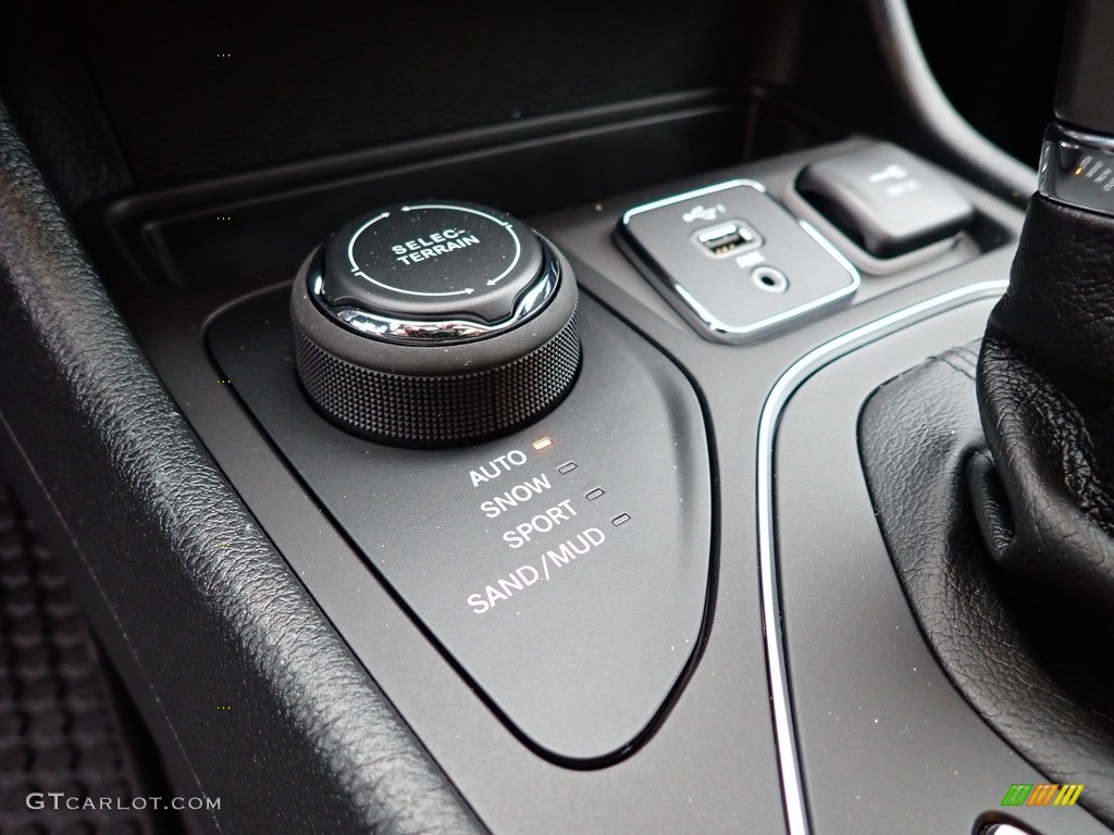 2022 Jeep Cherokee X 4x4 Controls Photo #145283073