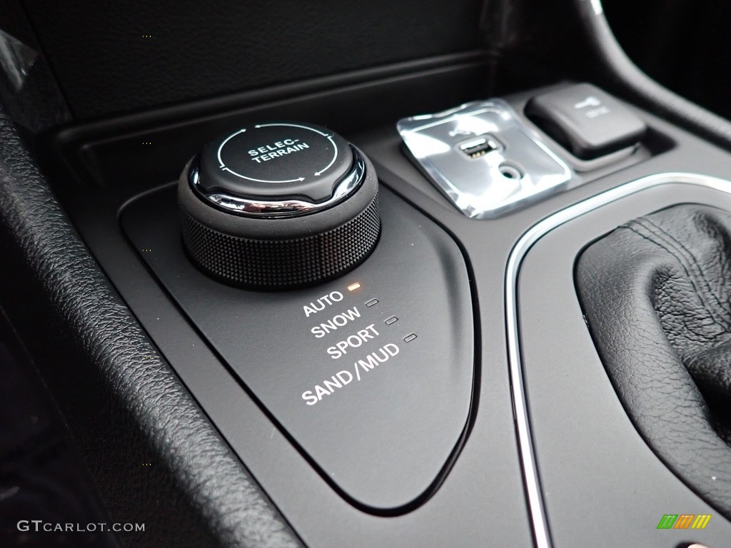 2022 Jeep Cherokee X 4x4 Controls Photo #145283580