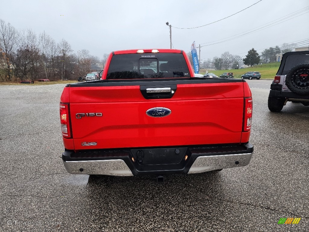 2017 F150 XLT SuperCrew 4x4 - Race Red / Earth Gray photo #3