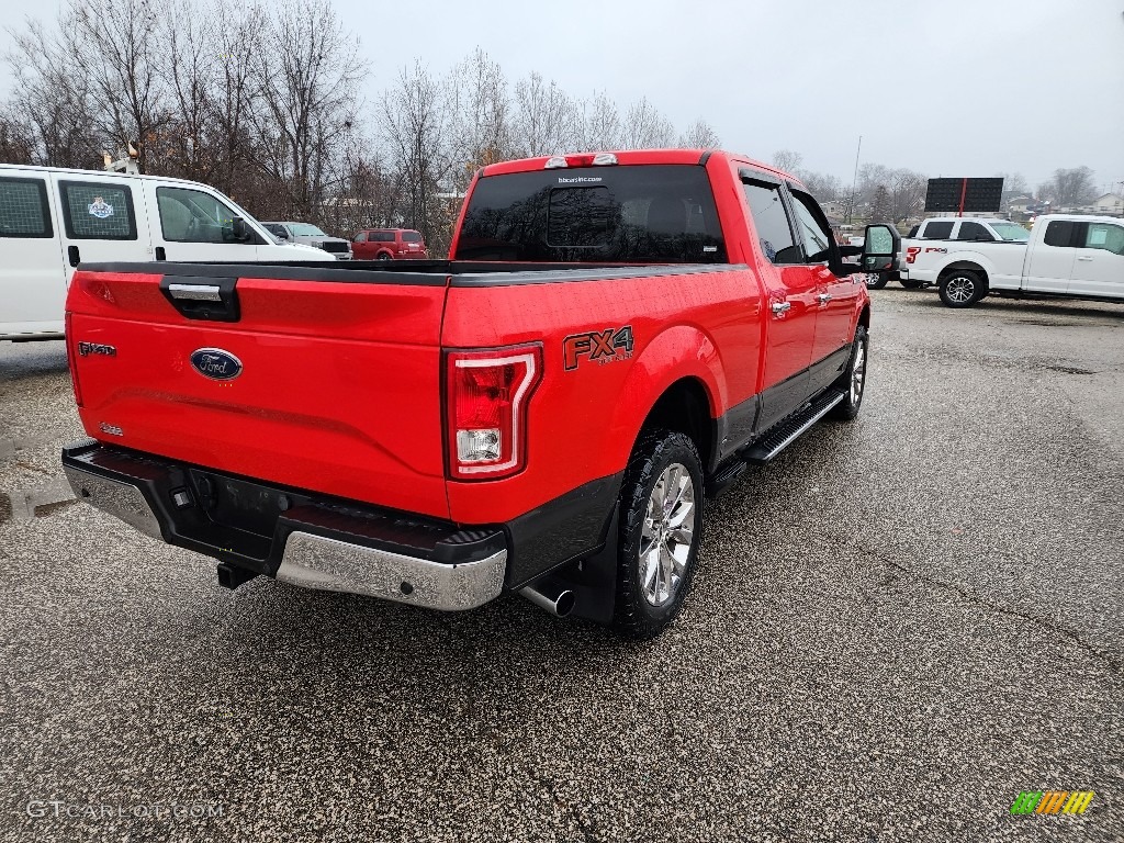 2017 F150 XLT SuperCrew 4x4 - Race Red / Earth Gray photo #4