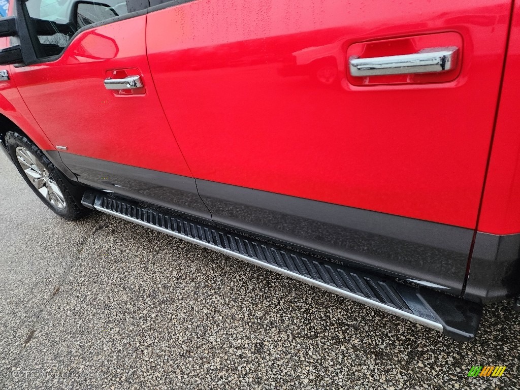 2017 F150 XLT SuperCrew 4x4 - Race Red / Earth Gray photo #16