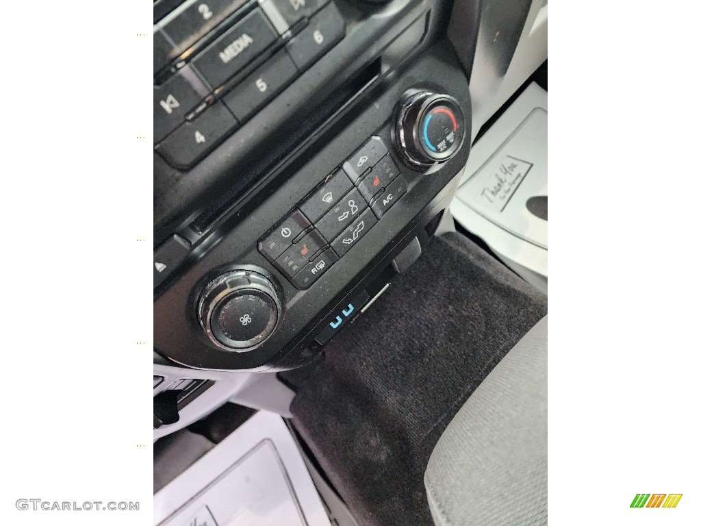 2017 F150 XLT SuperCrew 4x4 - Race Red / Earth Gray photo #22
