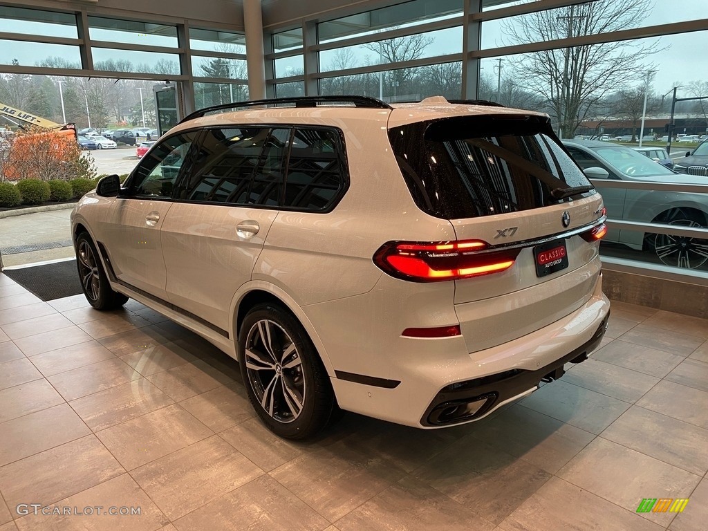 2023 X7 xDrive40i - Mineral White Metallic / Black photo #2