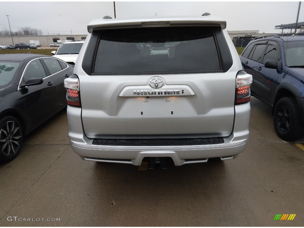 2022 4Runner TRD Sport 4x4 - Classic Silver Metallic / Black/Graphite photo #2