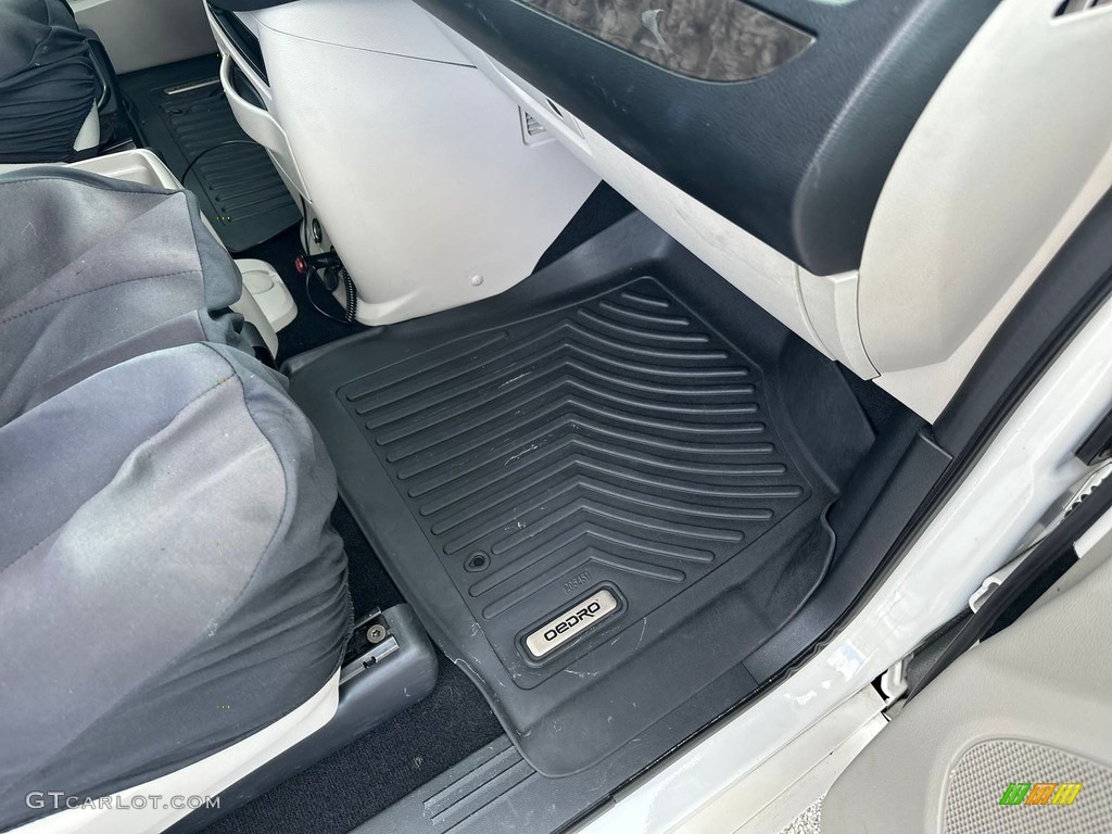 2011 Grand Caravan Express - Stone White / Black/Light Graystone photo #3