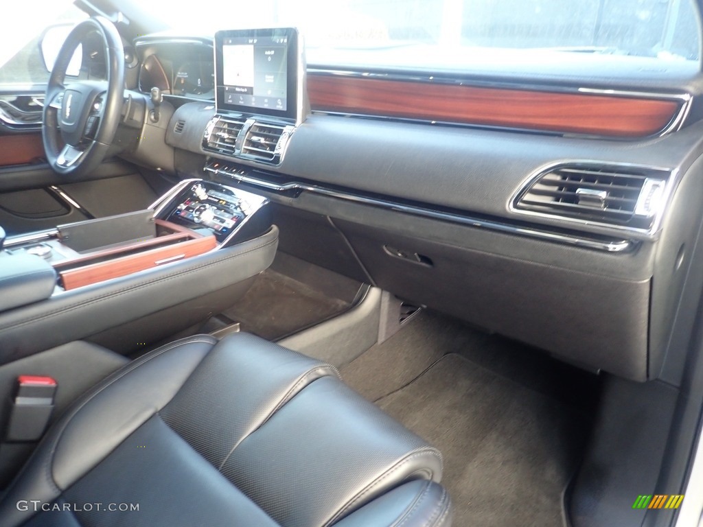 2021 Lincoln Navigator Reserve 4x4 Dashboard Photos