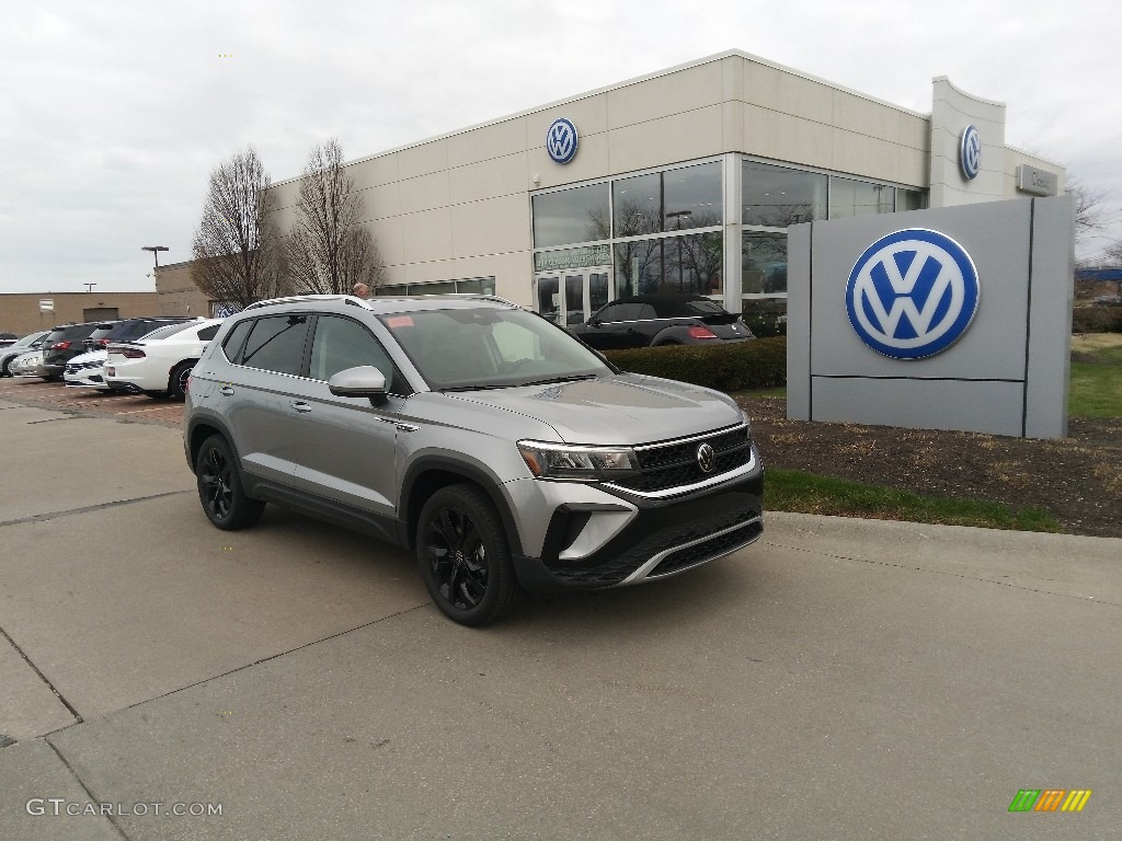 2023 Volkswagen Taos SE 4Motion Exterior Photos