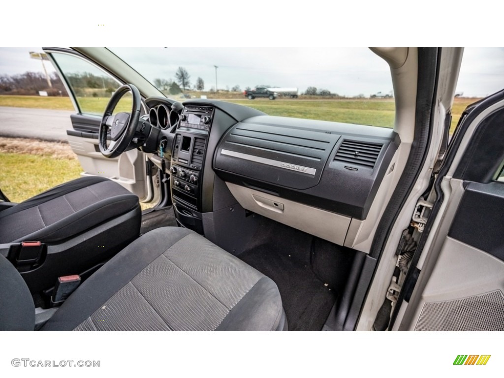 2008 Grand Caravan SE - Stone White / Dark Slate/Light Shale photo #24