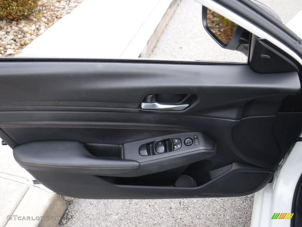 2020 Nissan Altima SR AWD Charcoal Door Panel Photo #145307069