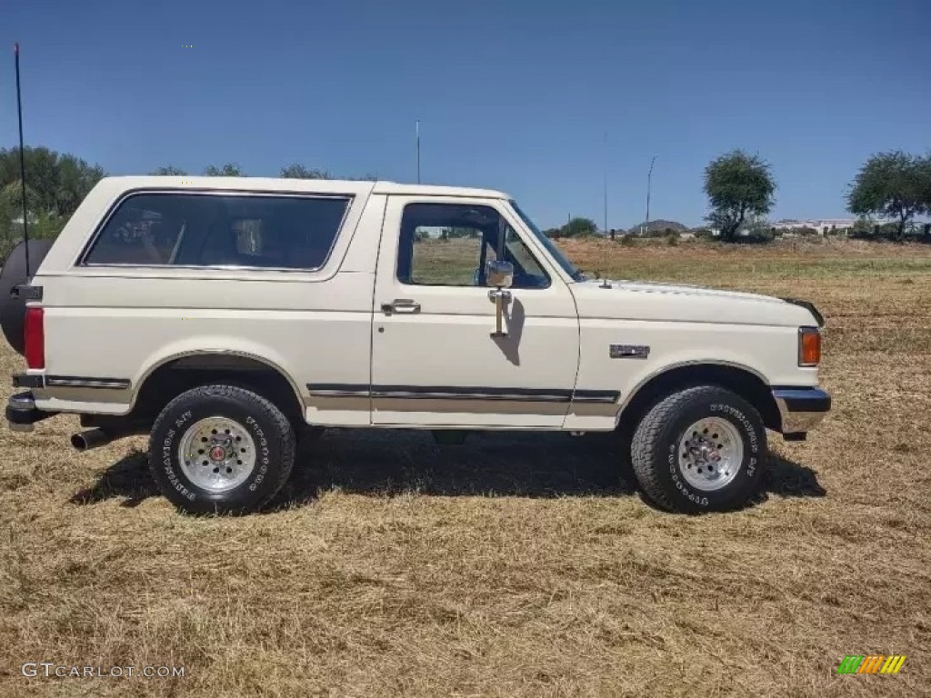 Colonial White 1990 Ford Bronco XLT 4x4 Exterior Photo #145307885