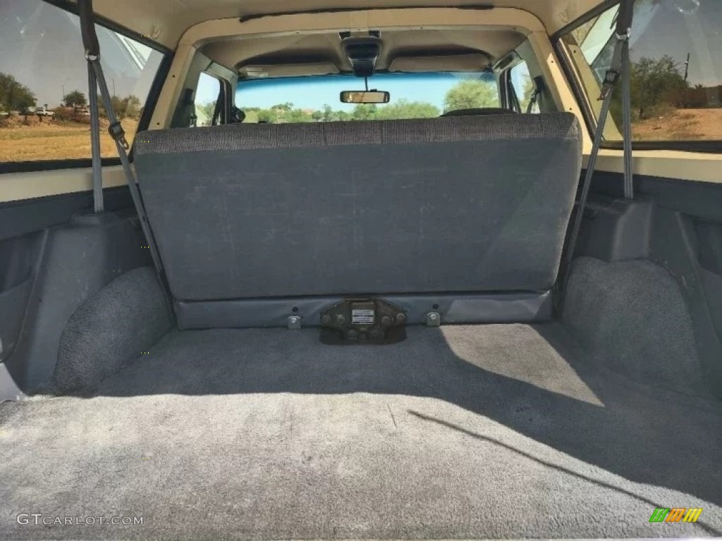 1990 Ford Bronco XLT 4x4 Trunk Photo #145308038