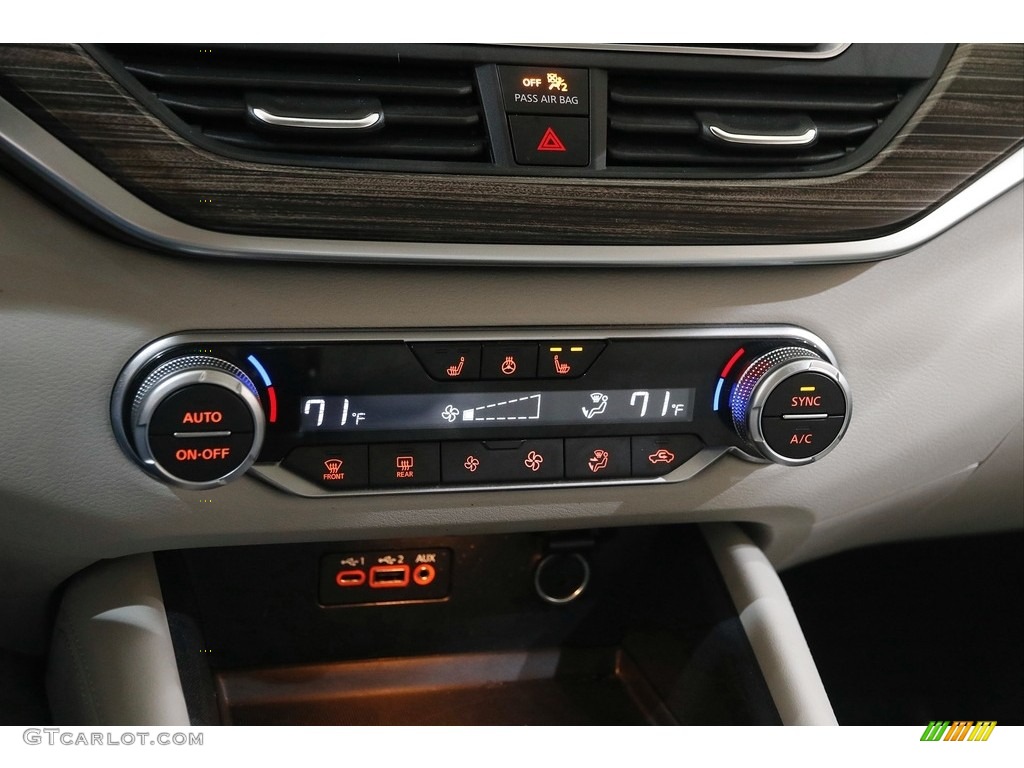 2019 Nissan Altima Platinum Controls Photo #145310331