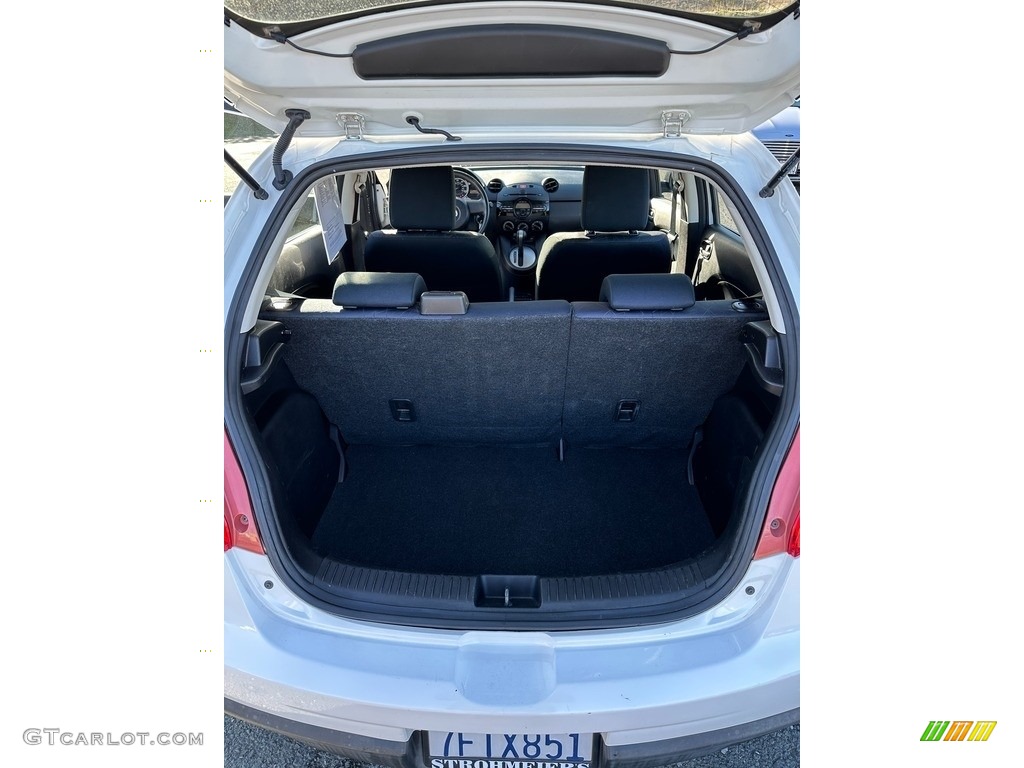 2014 Mazda Mazda2 Sport Trunk Photos