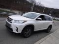 2019 Blizzard Pearl White Toyota Highlander XLE AWD  photo #10