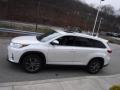 2019 Blizzard Pearl White Toyota Highlander XLE AWD  photo #11