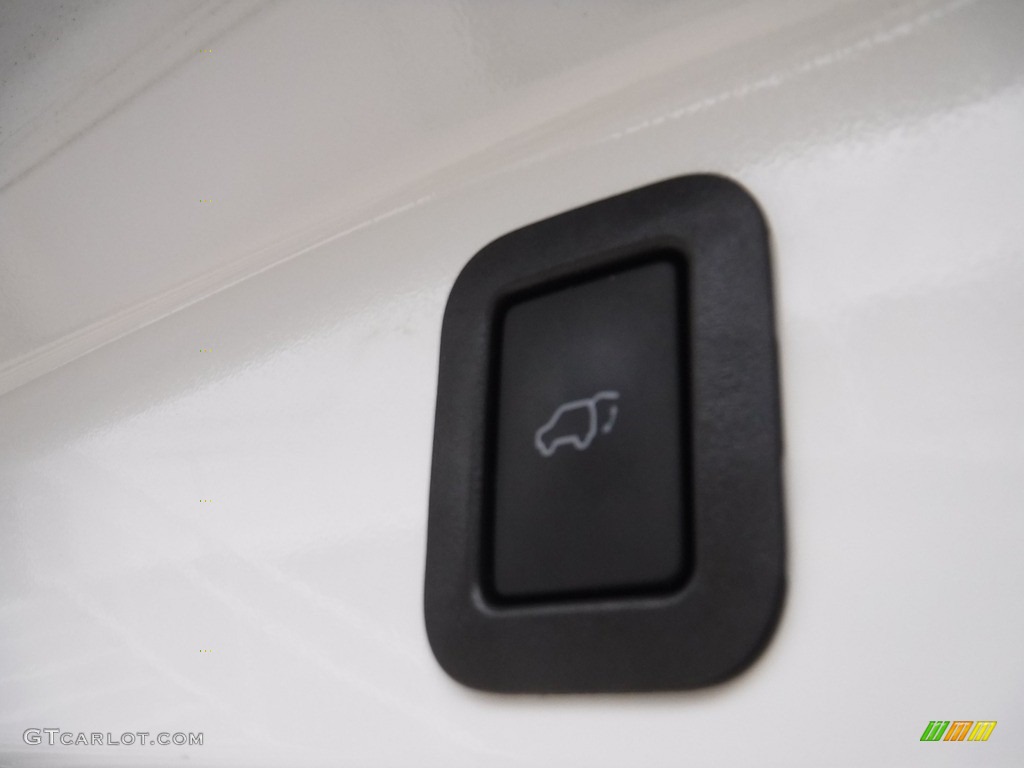 2019 Highlander XLE AWD - Blizzard Pearl White / Black photo #28
