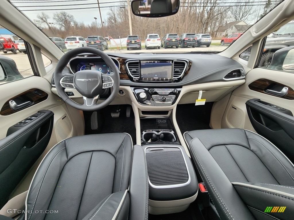 Black/Alloy Interior 2022 Chrysler Pacifica Hybrid Limited Photo #145315536