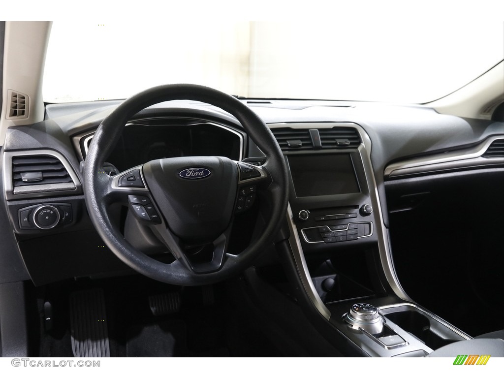 2017 Fusion SE - Shadow Black / Ebony photo #7