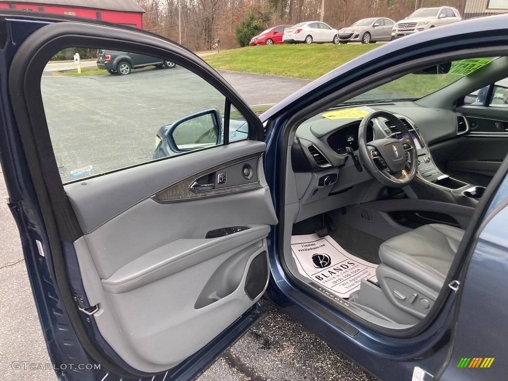 2019 Lincoln Nautilus Reserve AWD Front Seat Photo #145324264