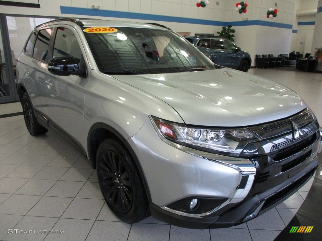 Alloy Silver Metallic 2020 Mitsubishi Outlander LE S-AWC Exterior Photo #145324885