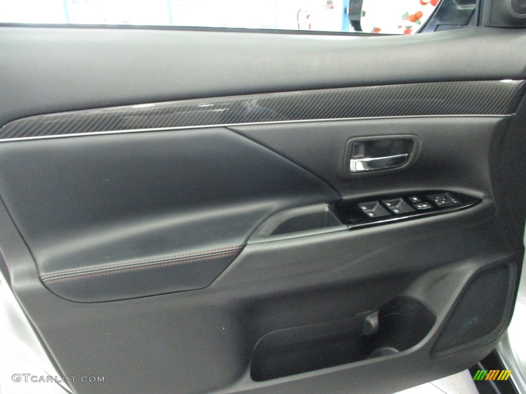 2020 Mitsubishi Outlander LE S-AWC Door Panel Photos