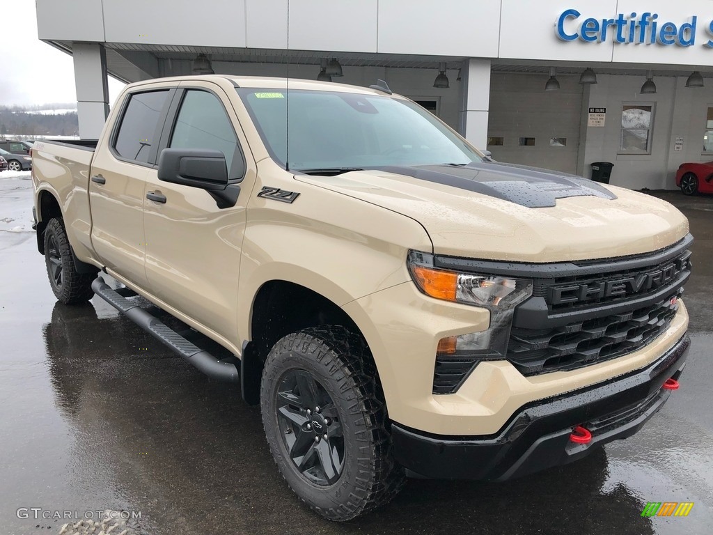 Sand Dune Metallic 2023 Chevrolet Silverado 1500 Custom Trail Boss Crew Cab 4x4 Exterior Photo #145326451
