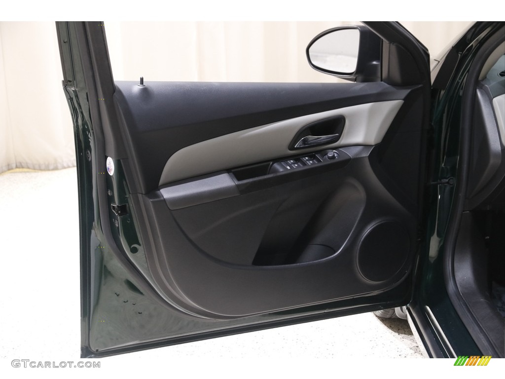 2014 Cruze LS - Rainforest Green Metallic / Jet Black/Medium Titanium photo #4