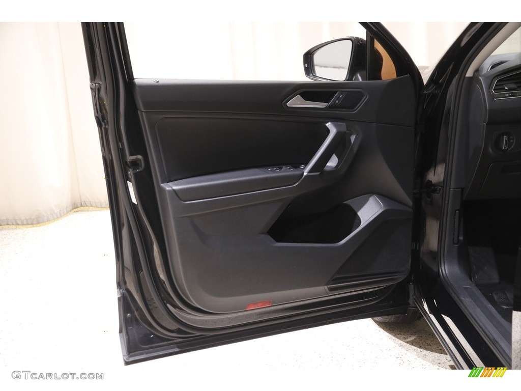 2020 Volkswagen Tiguan SE Door Panel Photos