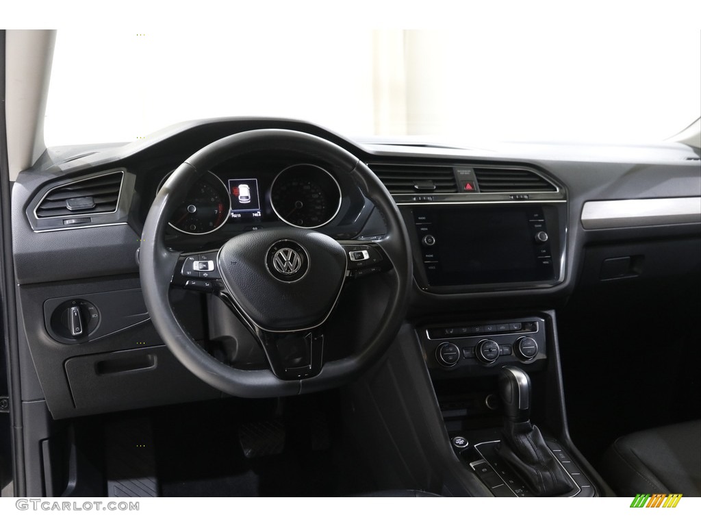 2020 Volkswagen Tiguan SE Dashboard Photos