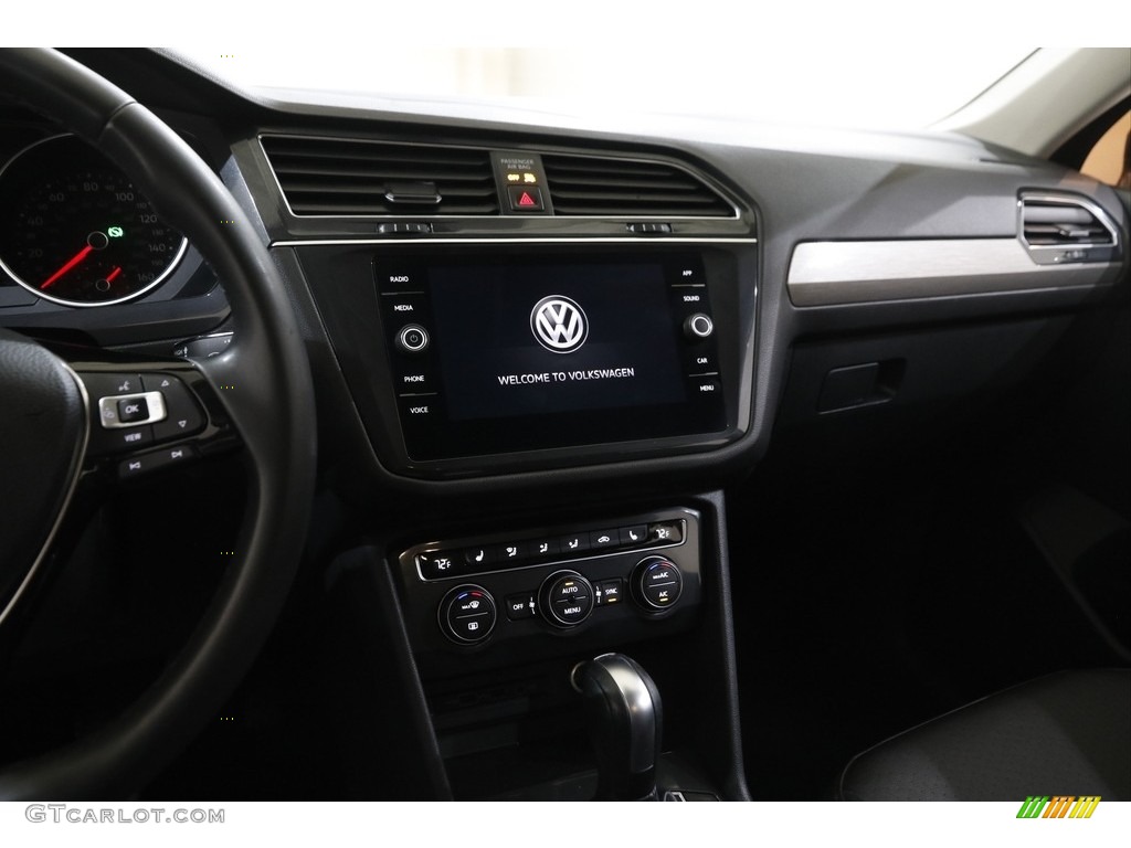2020 Volkswagen Tiguan SE Controls Photo #145329199