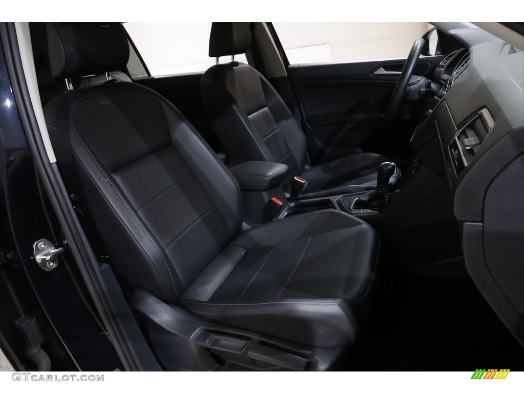 2020 Volkswagen Tiguan SE Front Seat Photos