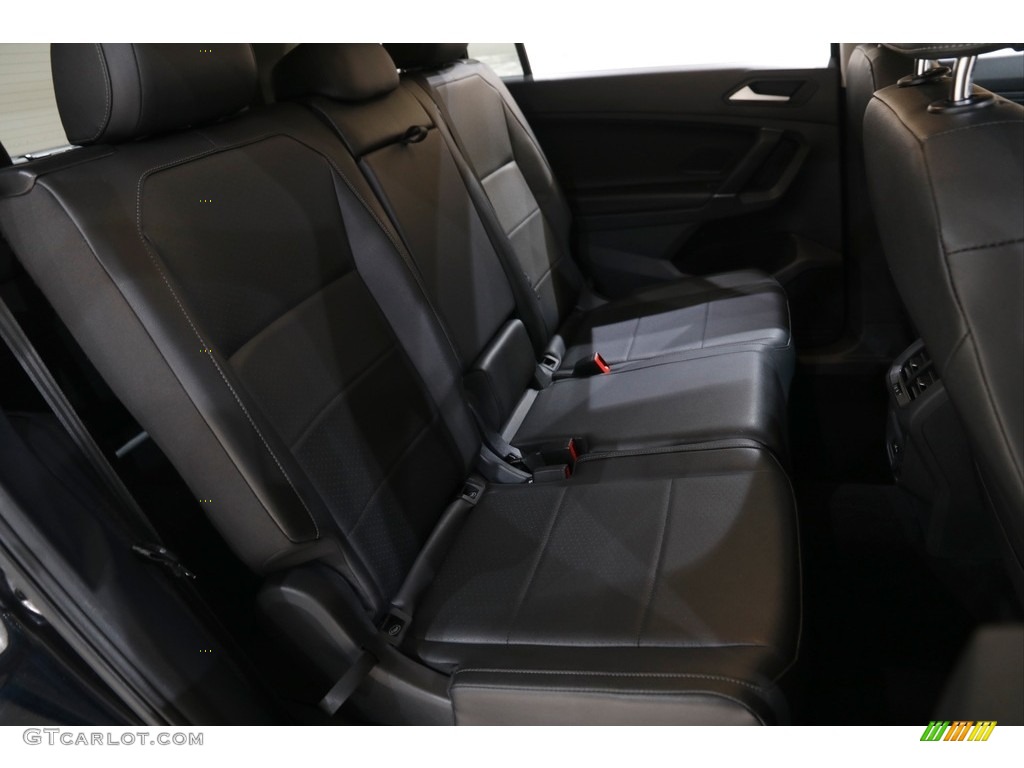 Titan Black Interior 2020 Volkswagen Tiguan SE Photo #145329313