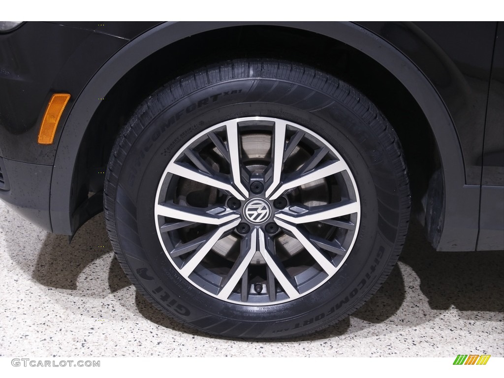 2020 Volkswagen Tiguan SE Wheel Photos