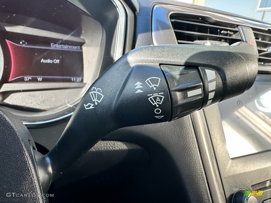 2017 Fusion SE - White Gold / Ebony photo #15