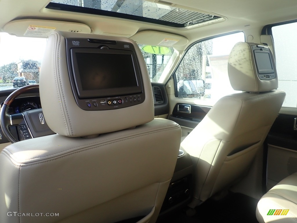 2017 Lincoln Navigator L Reserve 4x4 Entertainment System Photos