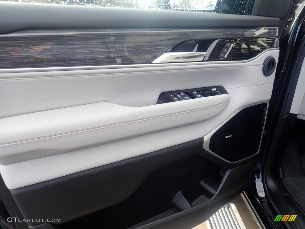 2022 Jeep Wagoneer Series III 4x4 Door Panel Photos